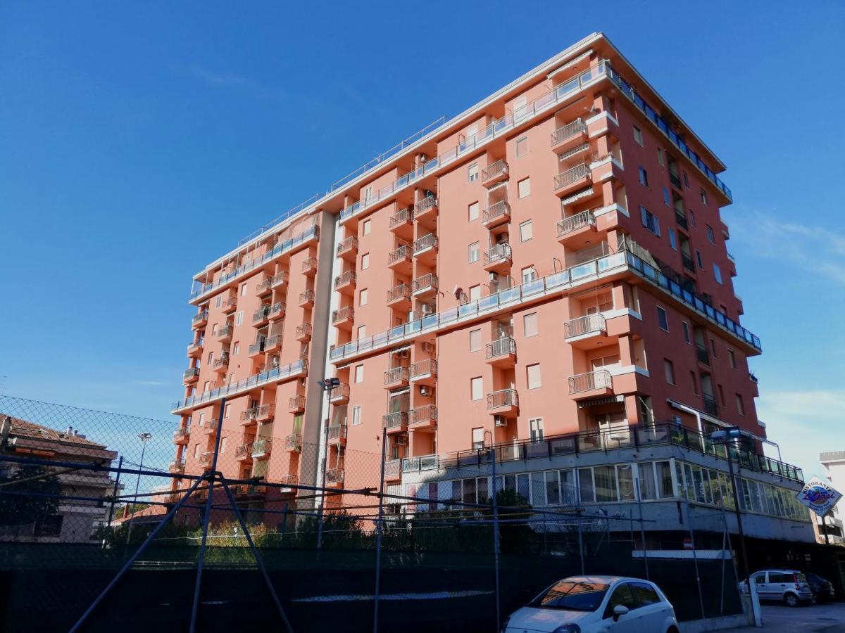 Parco Del Mare Pescara Apartments Bagian luar foto